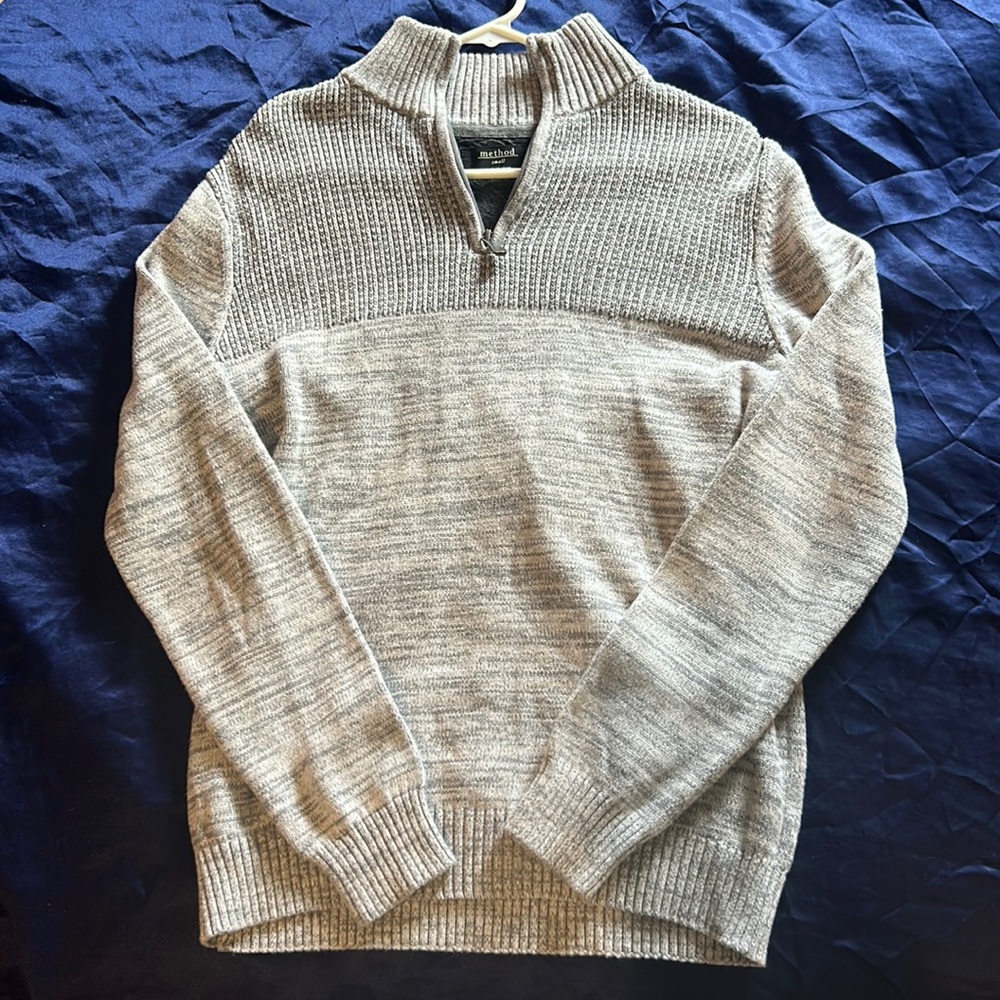 Method Two tone Gray Silver V Zipper Sweater Men Size Small 10/10 Condition